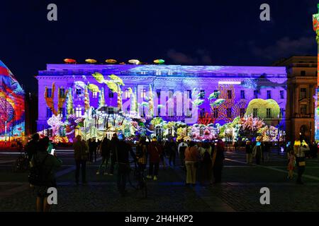 Bebelplatz durante il Festival delle luci, Unter den Linden, Berlino, Germania Foto Stock