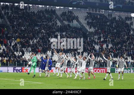 I giocatori del Juventus FC festeggiano dopo aver vinto la partita UEFA Champions League Group H tra Juventus FC e Zenit St. Petersburg allo Stadio Allianz il 02 novembre 2021 Torino, Italia . Foto Stock