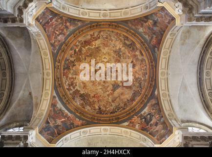 Heavenly Glory (Gloire Céleste) raffigurato sull'affresco dal pittore francese Claude Jacquart (1723-1727) nella cupola della Cattedrale di Nancy (Cathédrale Notre-Dame-de-l'Annonciation de Nancy) a Nancy, Francia. Foto Stock