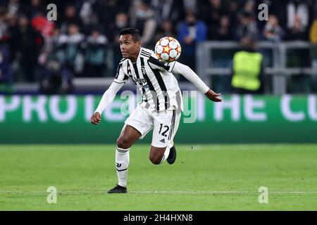 Alex Sandro della Juventus FC in azione durante la partita UEFA Champions League Group H tra Juventus FC e FC Zenit . Foto Stock