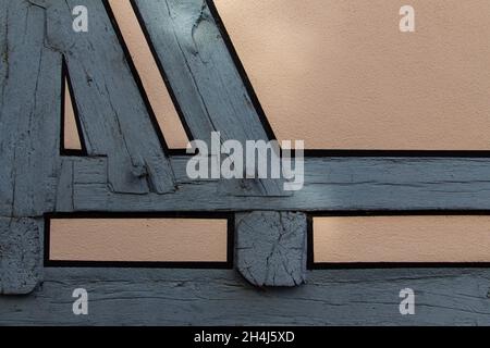 Primo piano di travi in legno di una casa a graticcio Foto Stock