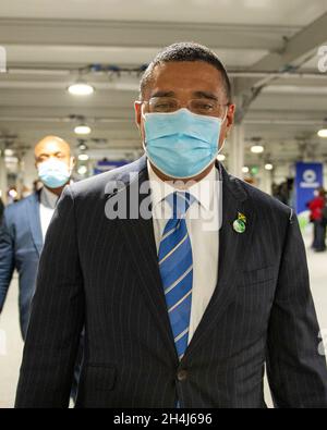 Glasgow, Scozia, Regno Unito. 2 novembre 2021 NELLA FOTO: Andrew Holness, primo Ministro della Giamaica visto alla COP26. Andrew Michael Holness, IN PC (22 luglio 1972) è un politico giamaicano che è stato il primo ministro della Giamaica dal 3 marzo 2016, dopo le elezioni generali giamaicane del 2016. Holness era stato in precedenza primo ministro dall'ottobre 2011 al 5 gennaio 2012. Successe a Bruce Golding come primo ministro, e decise di andare alle urne alle elezioni generali del 29 dicembre 2011 nel tentativo di ottenere il suo mandato dall’elettorato giamaicano. Credito: Colin Fisher Foto Stock