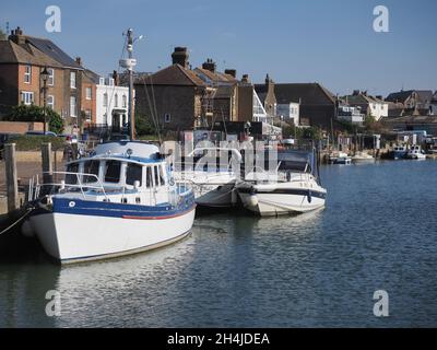 Queenborough, Kent, Regno Unito. 3 novembre 2021. UK Meteo: Una giornata di sole nel torrente di Queenborough, Kent. Credit: James Bell/Alamy Live News Foto Stock