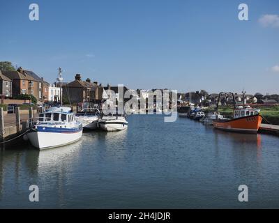 Queenborough, Kent, Regno Unito. 3 novembre 2021. UK Meteo: Una giornata di sole nel torrente di Queenborough, Kent. Credit: James Bell/Alamy Live News Foto Stock