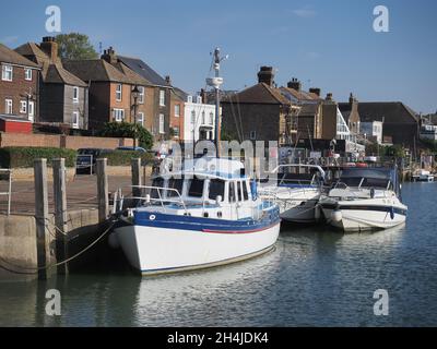 Queenborough, Kent, Regno Unito. 3 novembre 2021. UK Meteo: Una giornata di sole nel torrente di Queenborough, Kent. Credit: James Bell/Alamy Live News Foto Stock