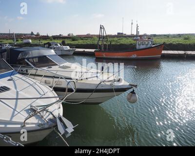 Queenborough, Kent, Regno Unito. 3 novembre 2021. UK Meteo: Una giornata di sole nel torrente di Queenborough, Kent. Credit: James Bell/Alamy Live News Foto Stock