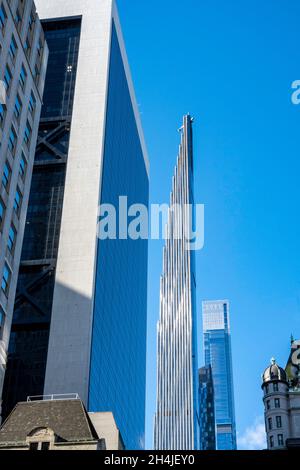 Steinway Tower visto dalla Fifth Avenue alla 58th Street, New York, USA Foto Stock