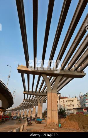 Dhaka, Bangladesh - 03 novembre 2021: Il primo progetto di superstrada di 46.73 km del Bangladesh, che collegherà l'aeroporto di Shahjalal con Kutub Foto Stock