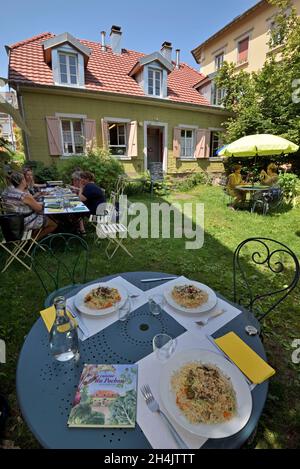 Francia, territorio di Belfort (90), Belfort, Rue de Brasse, le Pochon Magique, ristorante vegetariano associativo Foto Stock