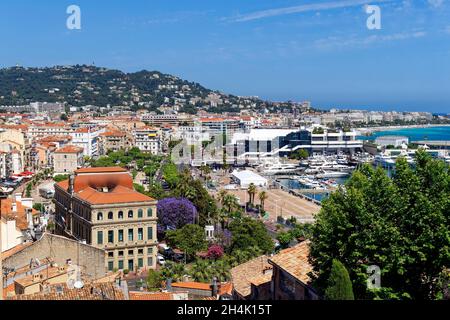 Francia, Alpes-Maritimes, Cannes, Suquet distretto e porto Foto Stock