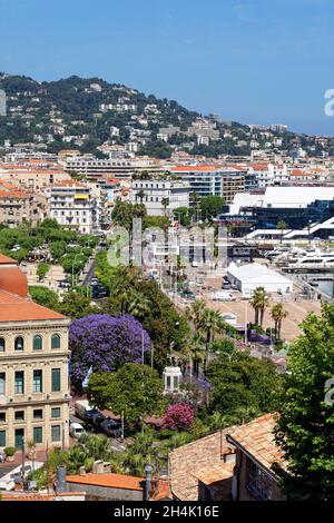 Francia, Alpes-Maritimes, Cannes, Suquet distretto e porto Foto Stock