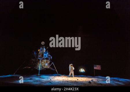 Stati Uniti, Florida, Orlando, Cape Canaveral, Kennedy Space Center, Museo dello spazio, ricostruzione della missione Apollo 11 con i primi passi sulla Luna di Neil Armstrong Foto Stock