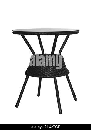 Vista frontale del tavolino vuoto in plastica vimini nero isolato su bianco Foto Stock