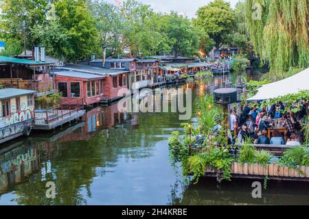 BERLINO, GERMANIA - 28 AGOSTO 2017: Vista del canale Flutgraben a Berlino. Foto Stock