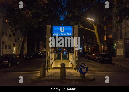 BERLINO, GERMANIA - 29 AGOSTO 2017: Vista della stazione della metropolitana U-Bahn di Berlino Viktoria Luise Platz. Foto Stock