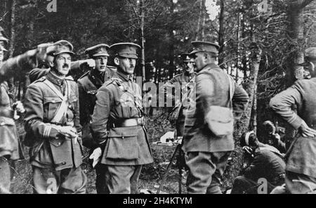 EDZELL MUIR, SCOZIA, UK - circa 1915 - ufficiali e uomini di artiglieria reale in esercizio durante la prima guerra mondiale su Ezdell Muir ( Ezdell Moor ) ad Angus, Scot Foto Stock