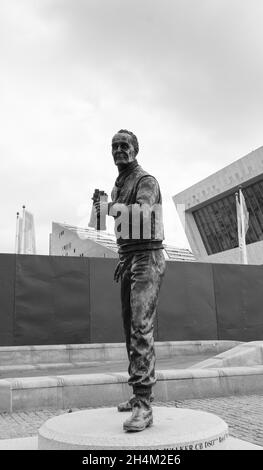 Memorial per il capitano F. J. Walker CB DSO Royal Navy, il Naval Memorial Pierhead, Liverpool 2021 Foto Stock