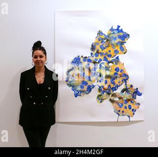 La Saatchi Gallery presenta la mostra principale ai laureati ma dei principali programmi artistici di Londra per i prossimi London Grads Now .21 Exhibition .dopo il successo dei London Grads Now nel 2020 la galleria Saatchi annuncia London Grads Now 21 apertura dal 4 novembre al 16 gennaio , 2022 .questa seconda edizione mira a sostenere e evidenziare gli artisti emergenti di oggi e presenterà oltre 200 opere d'arte create e curate da laureati ma provenienti da sette delle principali scuole d'arte di Londra ... Foto Stock