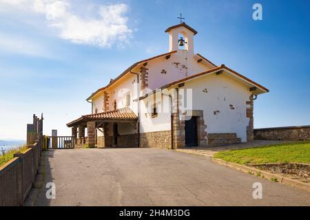 L'Ermita de San Telmo è un ottimo punto di vista delle formazioni geologiche di Flysch, dove partono diversi sentieri escursionistici. Zumaya, Euskadi, Foto Stock