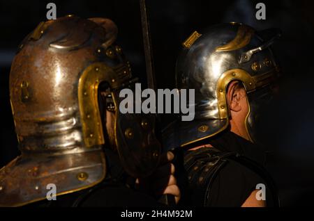 legionari romani in una storica festa di rievocazione Foto Stock