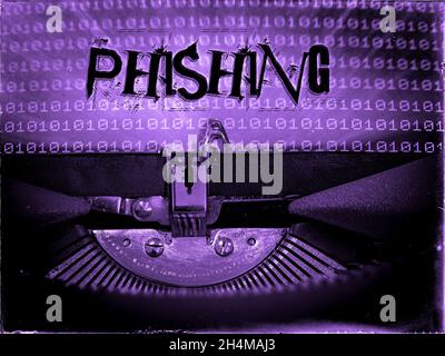 Phishing visualizzato su una macchina da scrivere vintage con uno sfondo di codice binario Foto Stock