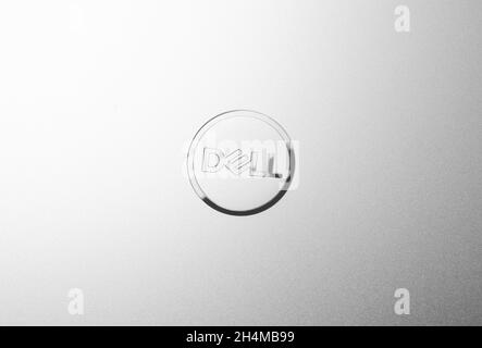 SAMARA, RUSSIA - Settembre 13 2021 : il logo Dell è realizzato in acciaio inox su notebook Foto Stock
