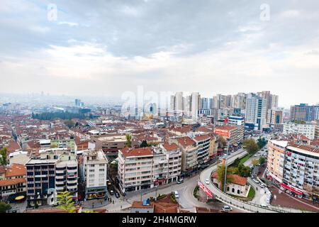 Bursa vista aerea del paesaggio urbano, la vista della zona centrale della città di Bursa. Bursa è la quarta città più grande della Turchia. Foto Stock