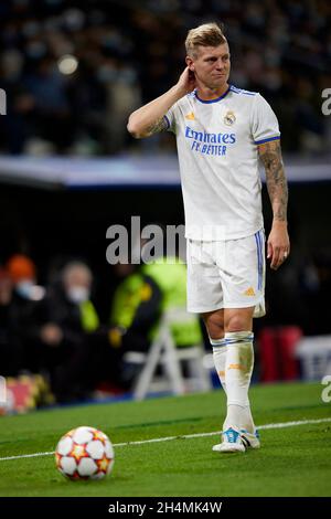 Madrid, Madrid, Spagna. 3 novembre 2021. TONI KROOS del Real Madrid durante la partita di calcio della Champions League tra il Real Madrid e Shakhtar Donetsk allo stadio Santiago Bernabeu di Madrid, Spagna, 3 novembre 2021 Credit: Ruben Albarran/ZUMA Wire/Alamy Live News Foto Stock