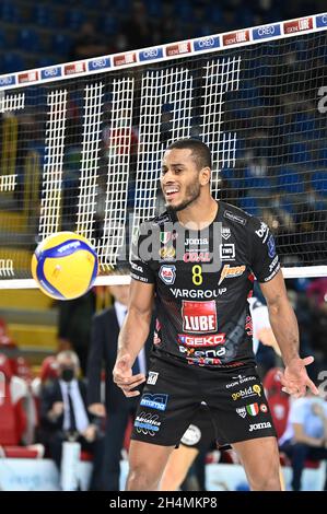 Eurosuole Forum, Civitanova Marche, Italia, 03 novembre 2021, Ricardo Lucarelli Santos De Souza #8 (Cucine Lube Civitanova) durante Cucine Lube Civitanova vs NBV Verona - Volley Campionato Italiano Serie A Men Superleague Foto Stock