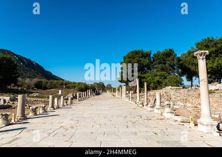 Harbour Street a Efeso, Turchia. Formalmente la Via Arcadia, Harbour Street fu costruita dall'imperatore bizantino Arcadio nel tardo tentativo di ravvivare il f Foto Stock