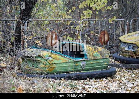 Giro in auto al parco divertimenti Pripyat abbandonato in Ucraina Foto Stock