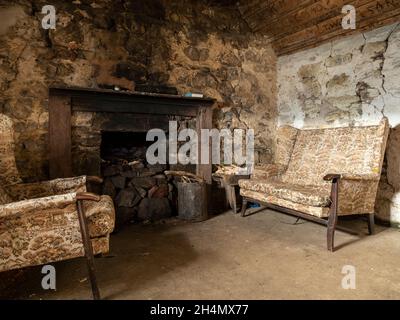 Vista interna del Corrimony bothy. Corrimony vicino a Cannich, Highland, Scozia Foto Stock