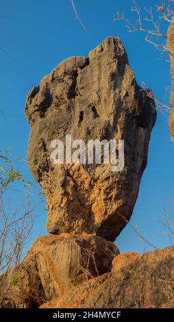 Balancing Rock vicino a Chillagoe, Queensland, Australia Foto Stock