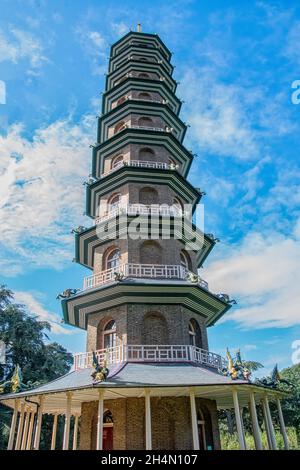 LONDRA, REGNO UNITO - 28 SETTEMBRE 2021: La pagoda cinese in Kew Gardens Foto Stock