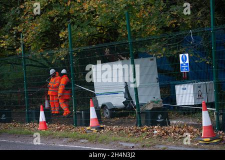 Aylesbury vale, Regno Unito. 3 novembre 2021. Gli attivisti anti HS2, tra cui Daniel Hooper, noto come swampy, rimangono scavati in profondità sotterranei nei tunnel del campo DI GUERRA della resistenza attiva di Wendover alla periferia di Wendover. Il team nazionale di Eviction forze agenti iniziare a sgombrare il campo il 10 ottobre, tuttavia stanno lottando per accedere al labirinto di tunnel sotterranei costruiti dagli attivisti che stanno combattendo per fermare il progetto distruttivo High Speed Rail. Credit: Maureen McLean/Alamy Live News Foto Stock