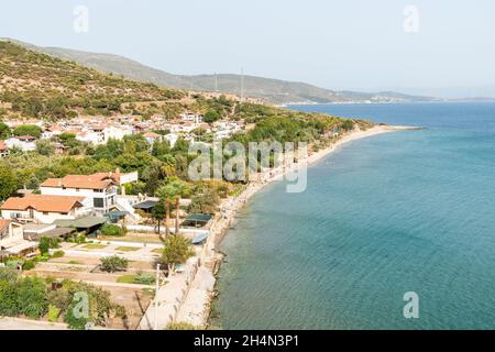 Ahmetbeyli, Izmir, Turchia - 5 ottobre 2020. Baia di Maydanoz nella località costiera di Ahmetbeyli nel distretto di Menderes della provincia di Izmir in Turchia. Coastlin Foto Stock