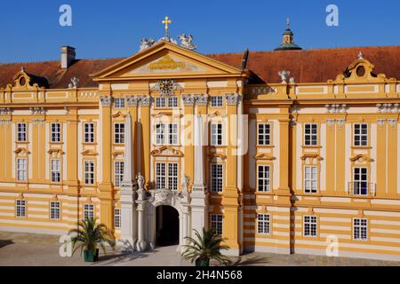 Ingresso all'Abbazia di Melk a Melk sul Danubio a Wachau, bassa Austria Foto Stock