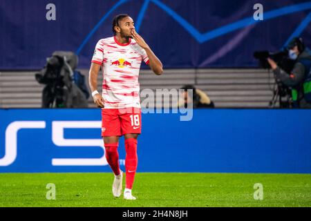 Lipsia, Germania. 3 novembre 2021. Christopher Nkunku di Lipsia festeggia il suo obiettivo durante una partita della UEFA Champions League Group Tra RB Leipzig di Germania e Parigi Saint-Germain di Francia a Lipsia, Germania, il 3 novembre 2021. Credit: Kevin Voigt/Xinhua/Alamy Live News Foto Stock