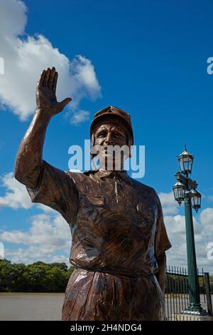 Statua di Juan Manuel Fangio (cinque volte campione di Formula uno), Puerto Madero, Buenos Aires, Argentina, Sud America Foto Stock