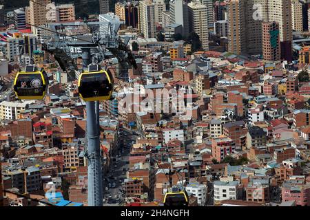 Rete di teleferico cabinovia, alta sopra la Paz, Bolivia, Sud America Foto Stock