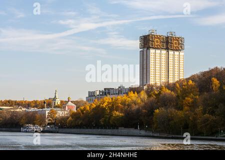 Mosca; Russia - Ottobre 13; 2021: La costruzione dell'Accademia delle Scienze a Mosca Foto Stock