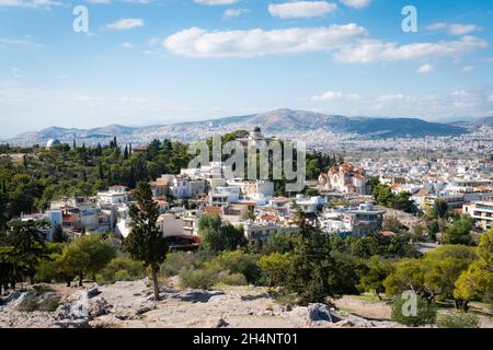 Osservatorio di Atene e vista della città dalla collina Areopagus. Scenario panoramico della capitale della Grecia in Europa. Foto Stock