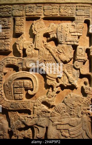 Sollievo di pietra di rito sanguinoso Maya nel British Museum. Fondato nel 1753, questo è probabilmente il museo più grande e più famoso del mondo.Dedica Foto Stock