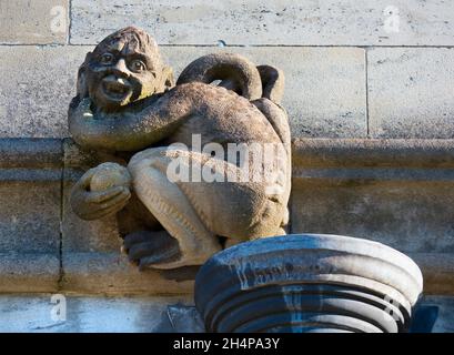 Gargoyles di Magdalen. Magdalen è uno dei più grandi e antichi college dell'Università di Oxford. Ha anche la sua fa molto propria, stravagante e fantasiosa Foto Stock