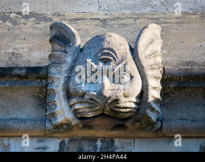 Gargoyles di Magdalen. Magdalen è uno dei più grandi e antichi college dell'Università di Oxford. Ha anche la sua fa molto propria, stravagante e fantasiosa Foto Stock