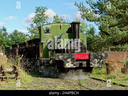 Il Beamish Museum si scontra con le tipiche scene di lavoro ricreate per un evento charter dall'unico Lewin loco ex Seaham Harbour. Foto Stock