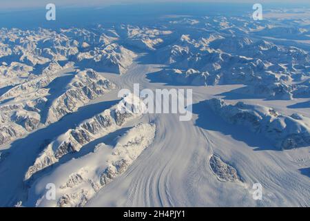 GROENLANDIA - 13 ottobre 2015 - il ghiacciaio di Heimdal nella Groenlandia meridionale durante la campagna settentrionale dell'operazione della NASA IceBridge. La perdita di ghiaccio in anta Foto Stock