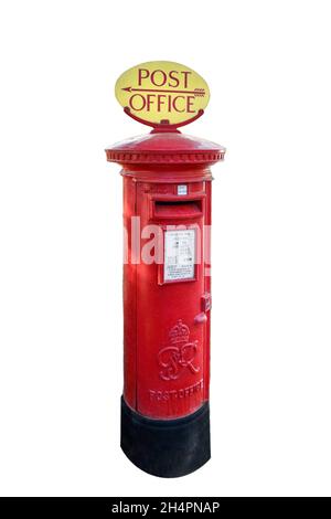 Postbox di Londra rossa o colonna inglese, cartello direzionale dell'ufficio postale, isolato su sfondo bianco, tracciato di ritaglio Foto Stock