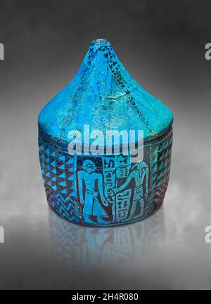 Antico vaso e coperchio in terracotta smaltata egiziana, 1686-1425 a.C., 18th dynasty.Louvre E3610. Decorazione: Un uomo in piedi che indossa un kilt, parrucca corta. Foto Stock