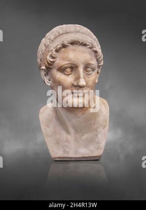 Statua egizia tolemaica di Tolomeo 1° Soter, 4° quarto IV sec. a.C., marmo. Museo del Louvre ma 849 o MR457. Ritratto di Tolomeo i Soter, frontale, Foto Stock